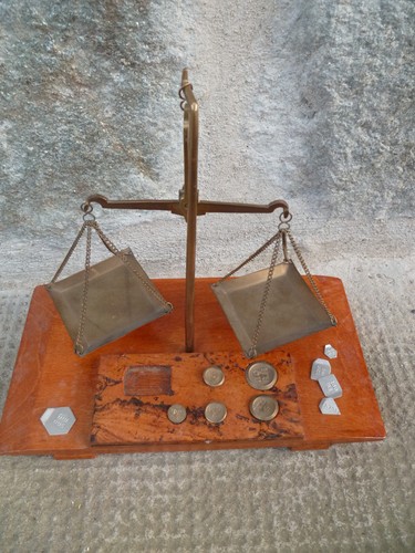 Petite balance trébuchet - à,