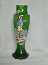 Exceptionnel vase en verre vert émaillé