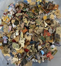 Lot de 550 pin’s sans