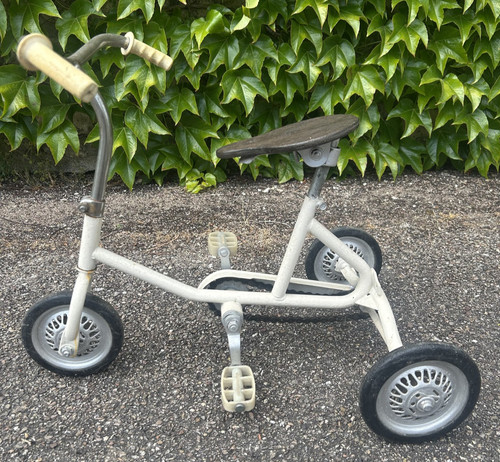 Ancien tricycle enfant - enfant, jouet