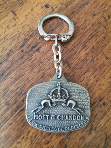 Porte clès moët chandon - &,