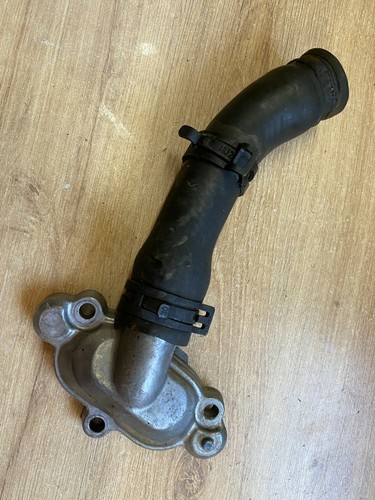 Une durite moteur moto - une,