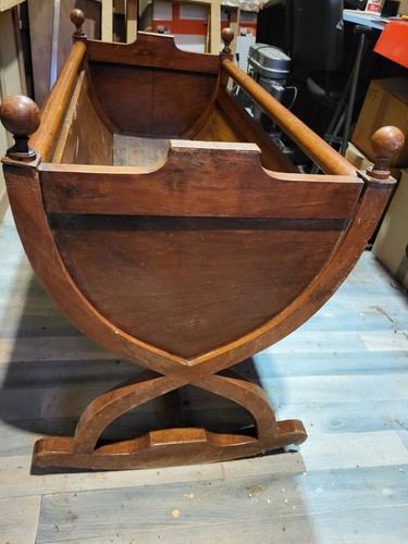 Berceau provençal ancien - , à