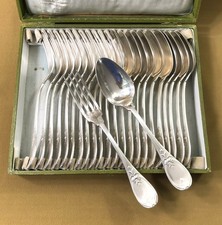 ménagère 12 couverts