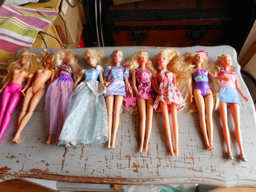 Lot poupées barbie - 9,