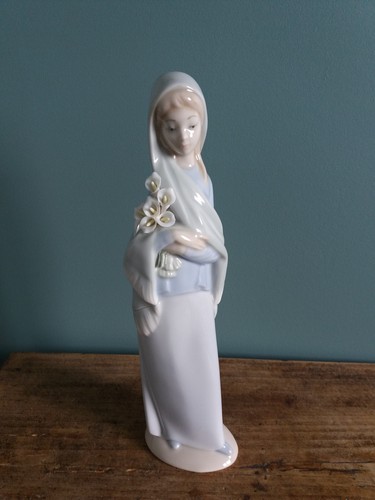 Statuette figurine - , en