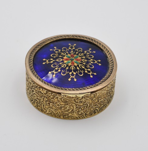 Ancienne petite boite - , à