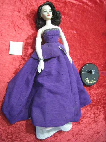 Très belle poupée 40cm - poupée,