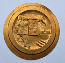 Médaille en cuivre embouti