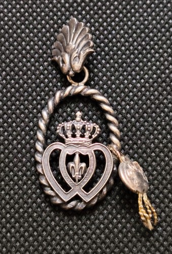 Ancien pendentif royaliste