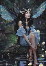 Fée Fille assise au bord de