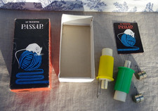 BOÎTE CONTENANT 2 TRICOTINS