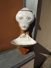 Ancienne Fontaine en tôle