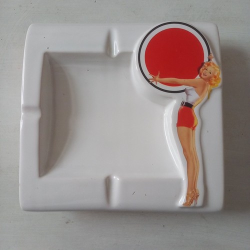 Lucky strike cendrier - strike, pin-up