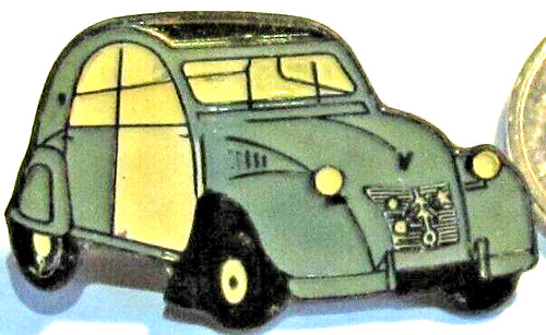 Pin voiture grise - 2, cv