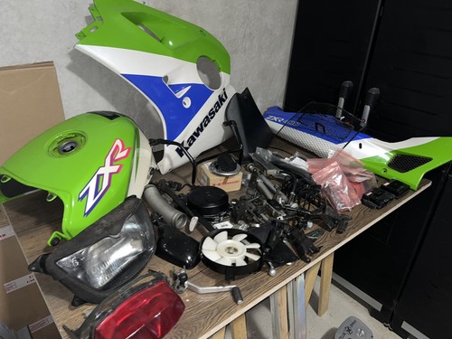 Lots pièces pour kawasaki - de,
