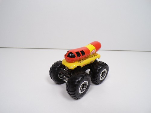 Monster trucks hot - hot,