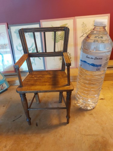 Chaise poupée ancienne bois