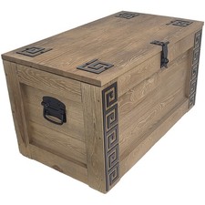 Coffre à roulettes en bois