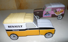 LOT DE 2 ANCIENNES BOITES VIDES DE GÂTEAUX EN METAL VOITURES RENAULT 4 L DE 2016