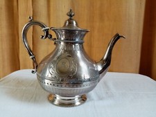 ancienne théière en métal