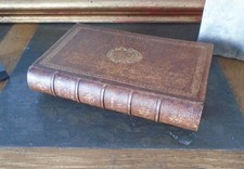 LIVRE A CACHETTE SECRET AVEC