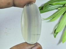 Cabochon ovale en fluorite