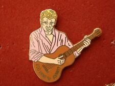 PIN'S JOHNNY HALLYDAY - PINK SHIRT - BROWN GUITAR