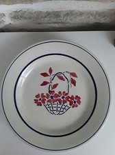 assiette de présentation  sur piedouche HBCM modèle  Edouard