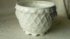 CACHE POT EN FAIENCE BLANCHE