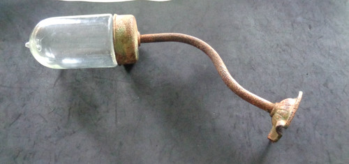 Lampe cour - cour, jus)