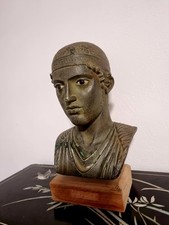 sculpture , Grêce antique auriges de Delphes fait main Heniokhos  patine bronze 