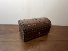 Ancien Coffre En Bois Et Cuir Clouté
