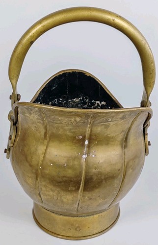 Ancien seau charbon - à,