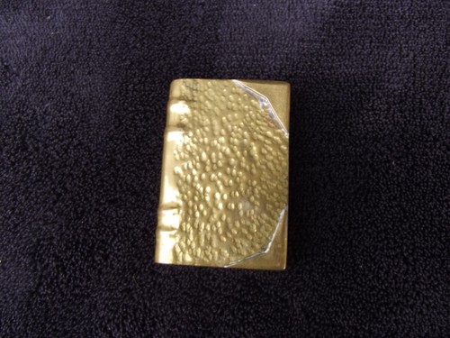 Briquet poilu travail de - poilu,