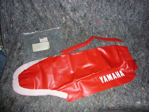 Housse selle rouge neuve - de,