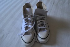 1 paire de baskets Converse