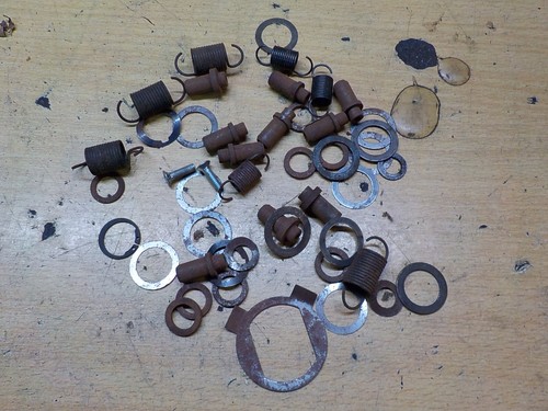 Lot petites pieces embrayage - petites,