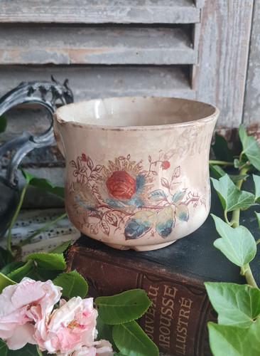 Ancienne tasse terre fer - terre, de