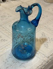 Ancienne carafe en verre bleu