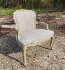 Fauteuil bas style louis XV en