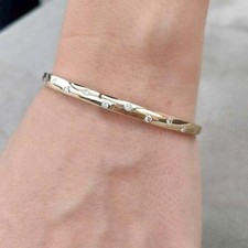 Joli bracelet jonc ovale en or