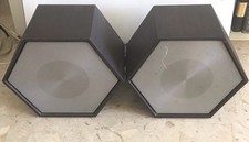 Rares enceintes hexagonales