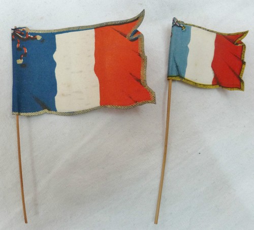 Deux drapeaux anciens - deux,