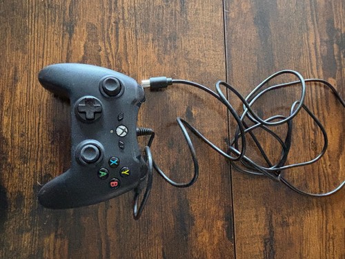 Amazon basics wired controller - amazon,