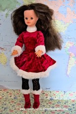 Poupée Cathie de Bella, brune, yeux marron, avec tenue et bottes