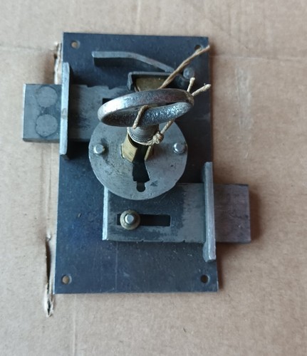 Serrure pilastre ancienne - ,
