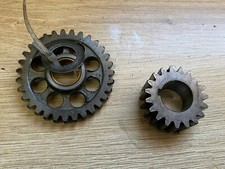 UN PIGNON MOTEUR MOTO KTM 85