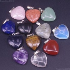 Pierres précieuses naturelles mélangées en forme de cœur, pendentif de...