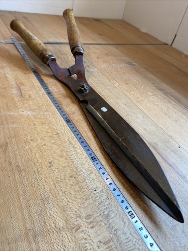 Old tool outil - old, ancien